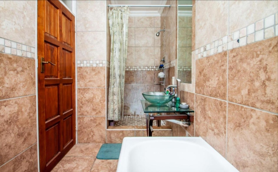 2 Bedroom Property for Sale in Sea Point Western Cape
